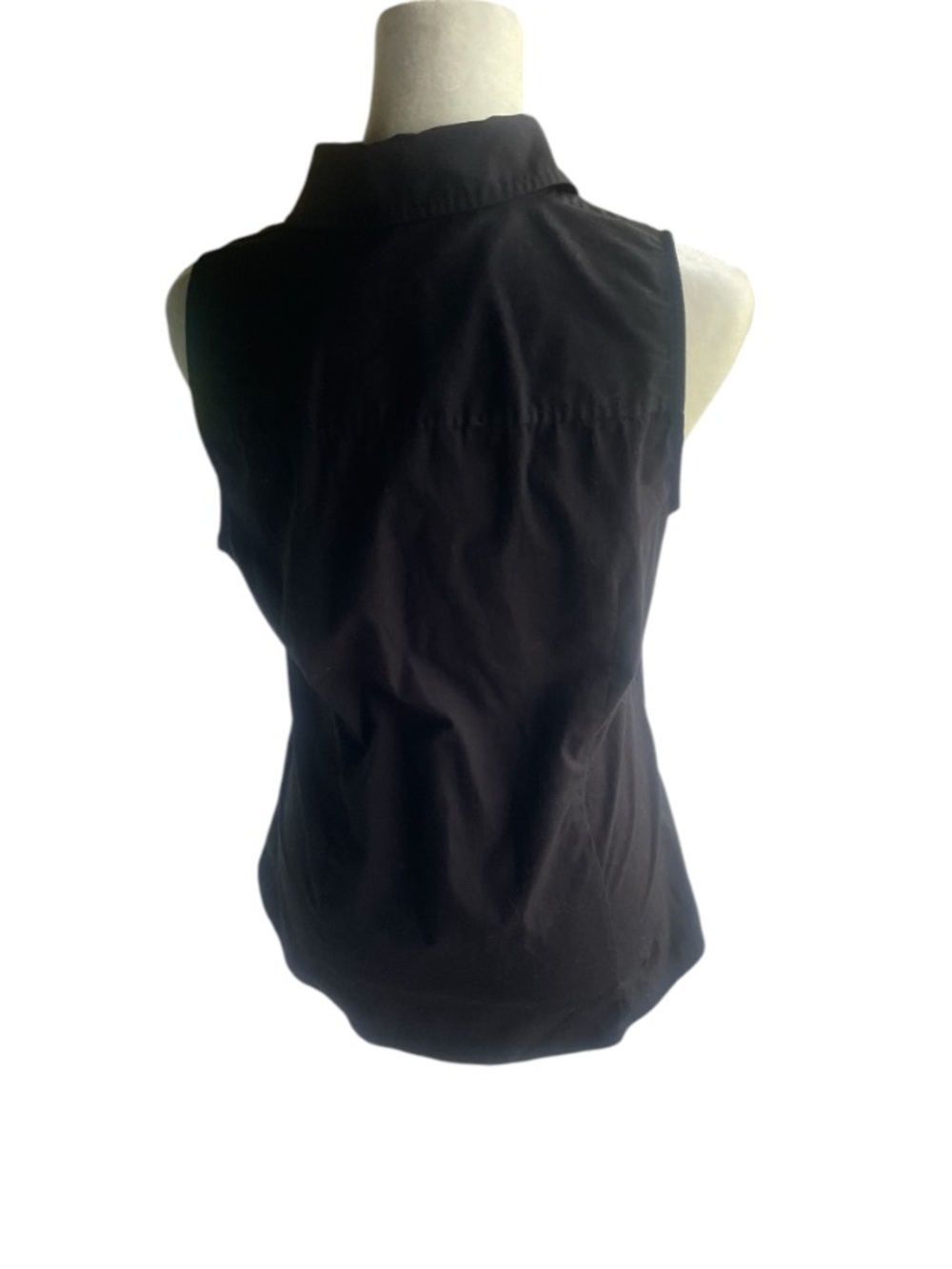 Sale Boston Proper Black Sleeveless Button-Down Shirt - Picture 4 of 4